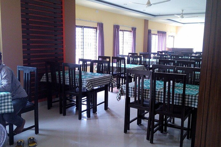 Dining 8 of 16