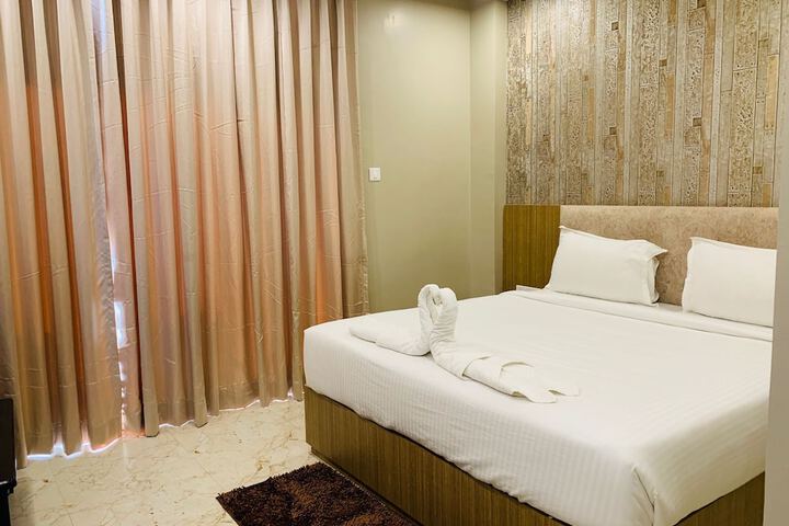 Room 5 of 11
