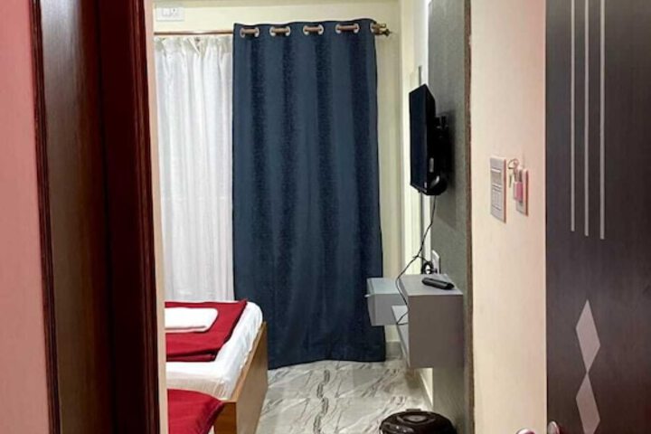 Room 7 of 16