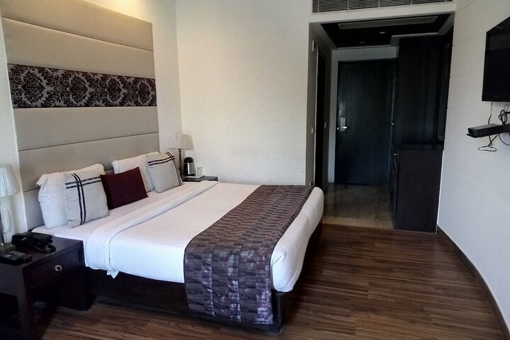 Room 16 of 37