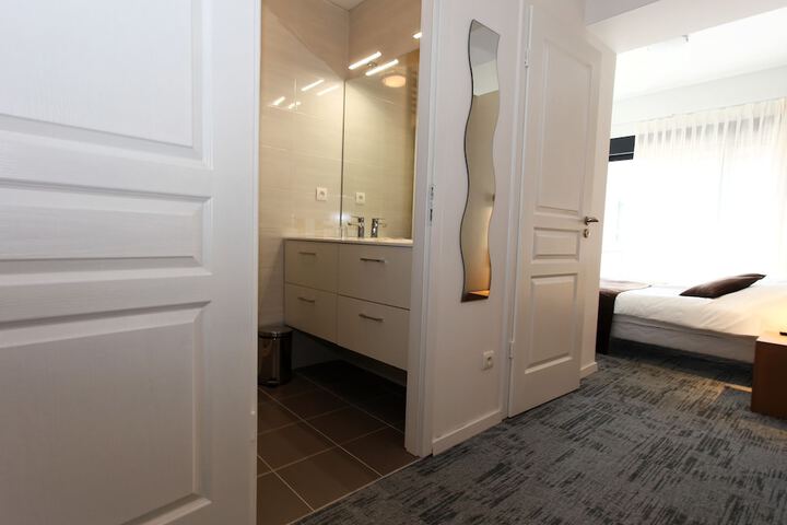 Room 14 of 68