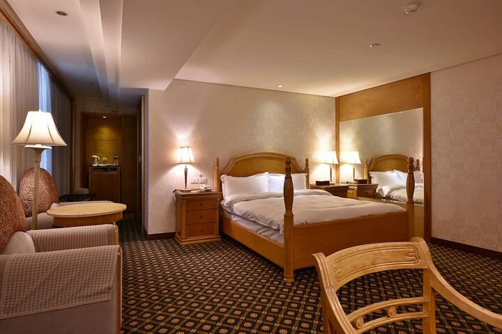 Room 85 of 164