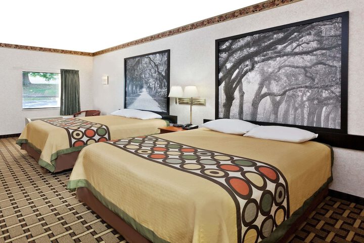 2 Queen Beds (6 of 8)