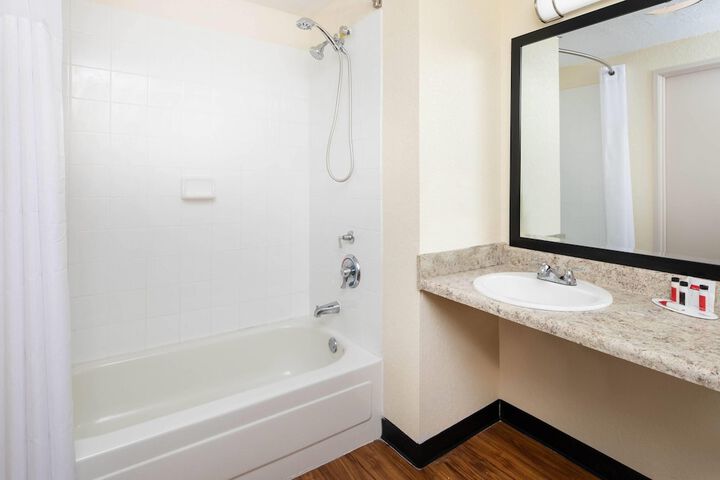 Room 16 of 20