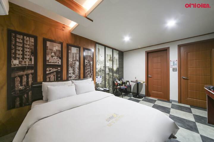 Room 9 of 55