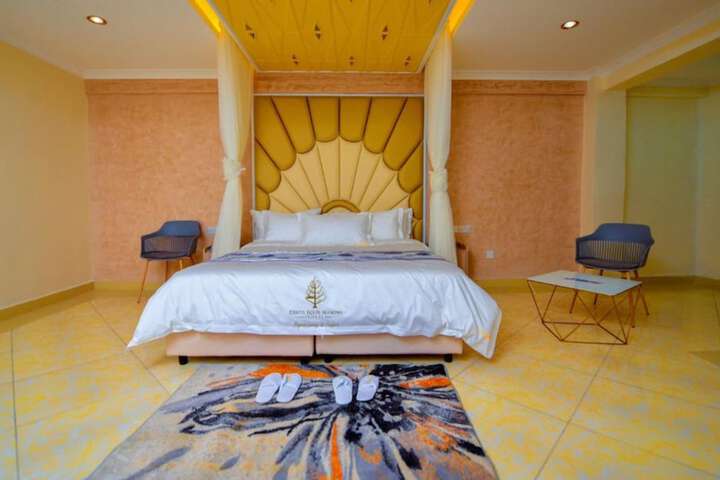 Room 4 of 28