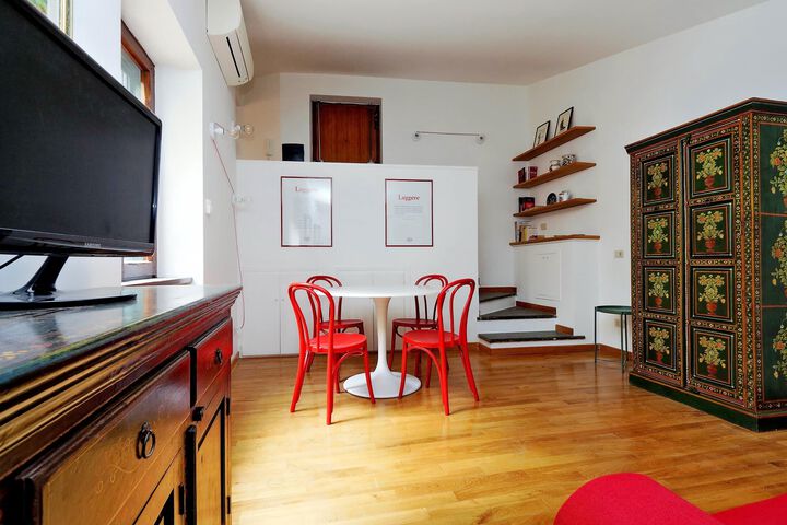 Room 10 of 38