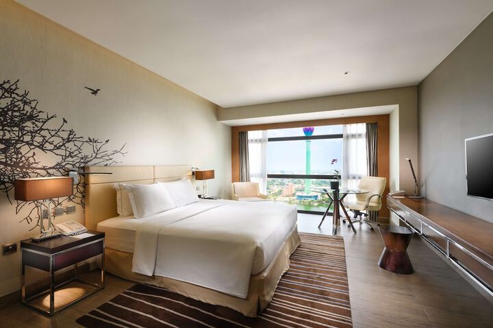 Room 28 of 141