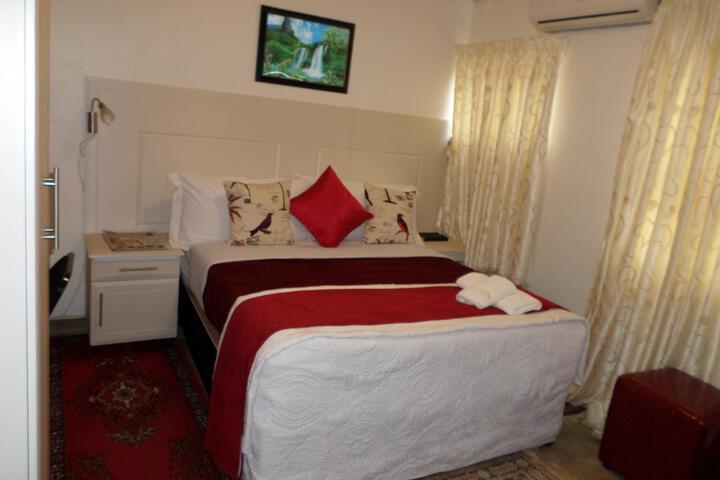 Room 3 of 25