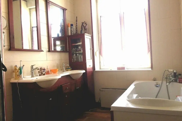 Room 7 of 16