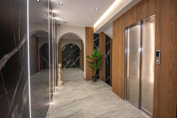 Ballroom/Hall 84 of 93
