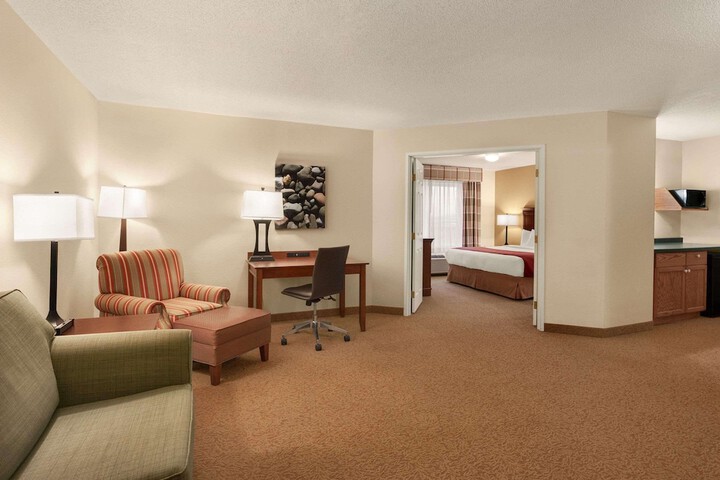 1 King Bed (6 of 6)