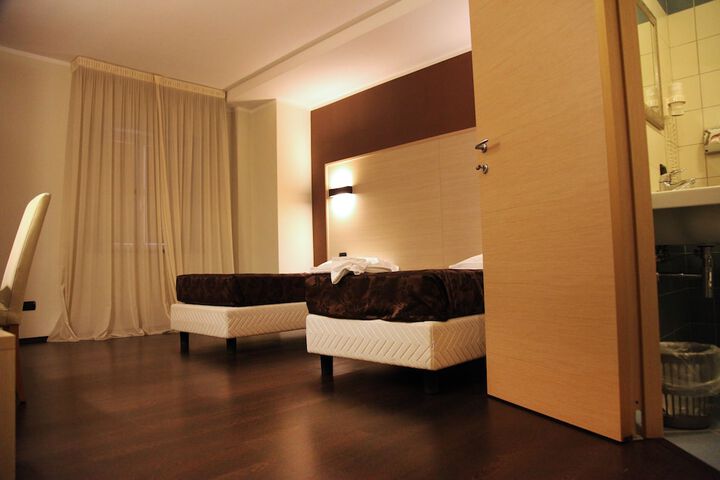 Room 26 of 65