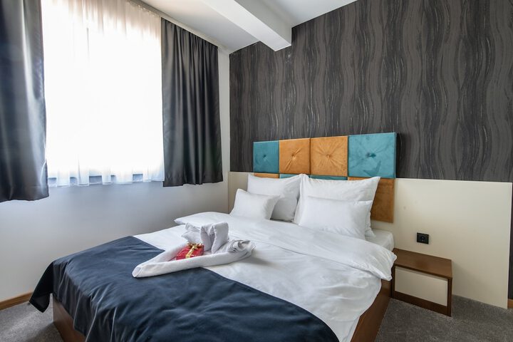 Room 10 of 50