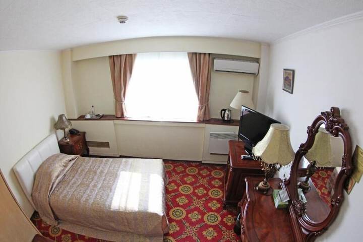 Room 8 of 41