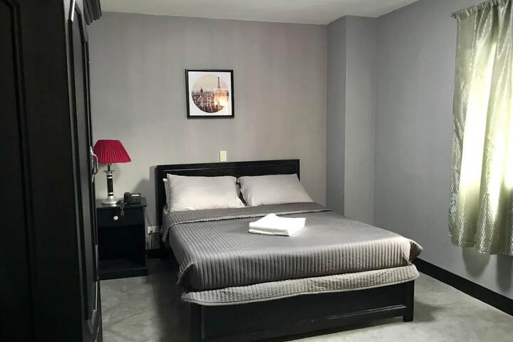 Room 12 of 32