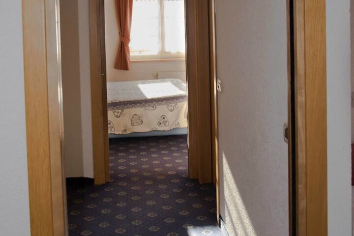Room 9 of 40
