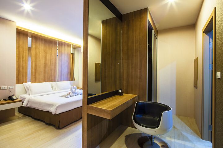 Room 16 of 64