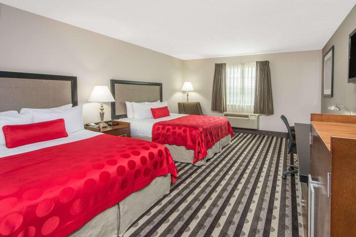 2 Queen Beds (2 of 12)