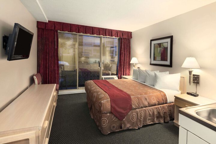 Room 7 of 17
