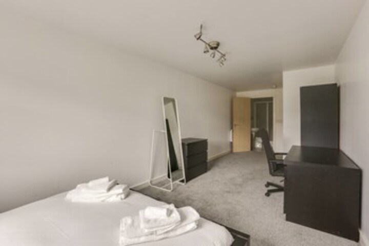 Room 9 of 18