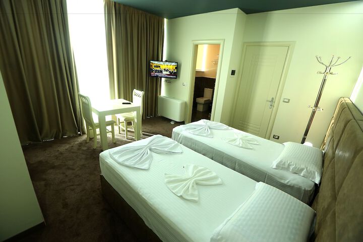 Room 17 of 18