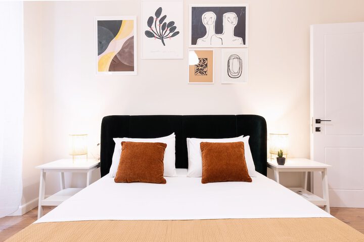 Room 4 of 17