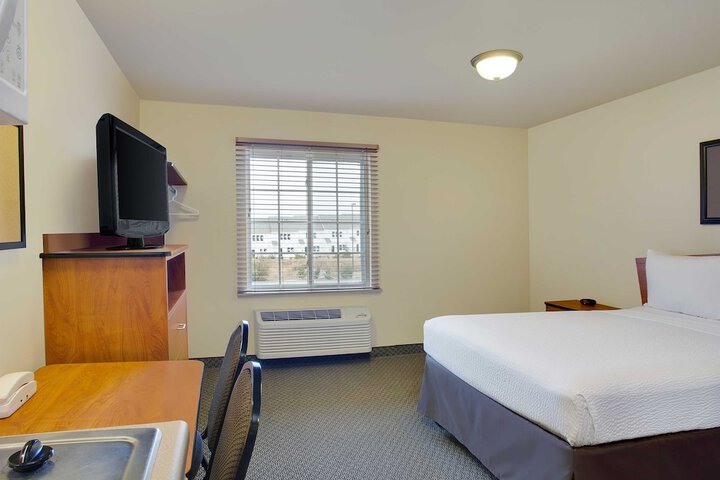 Room 8 of 25
