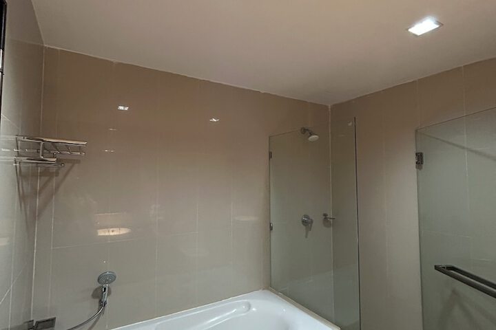 Room 6 of 24