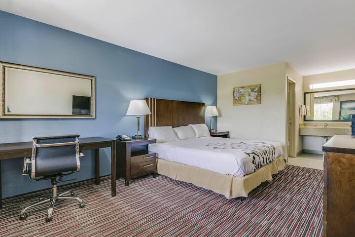 Room 26 of 38