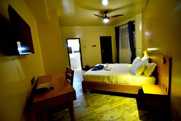 Room 9 of 33