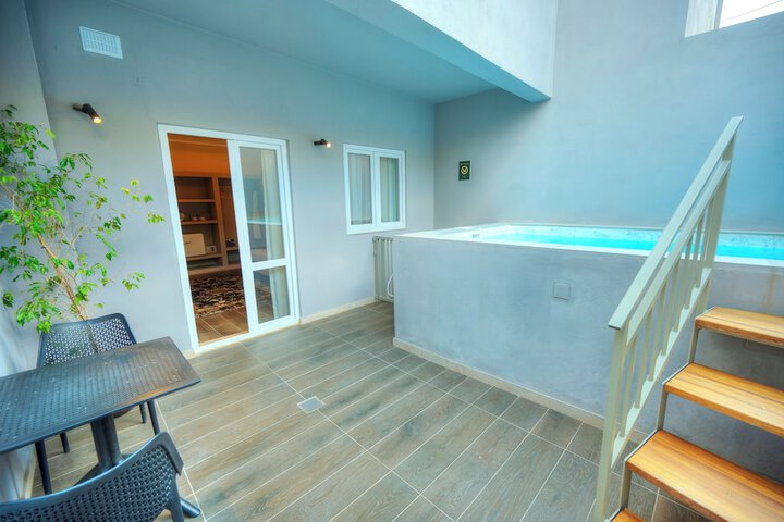 Pool 74 of 117