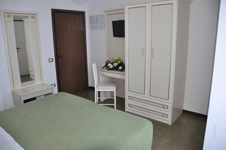 Room 11 of 44