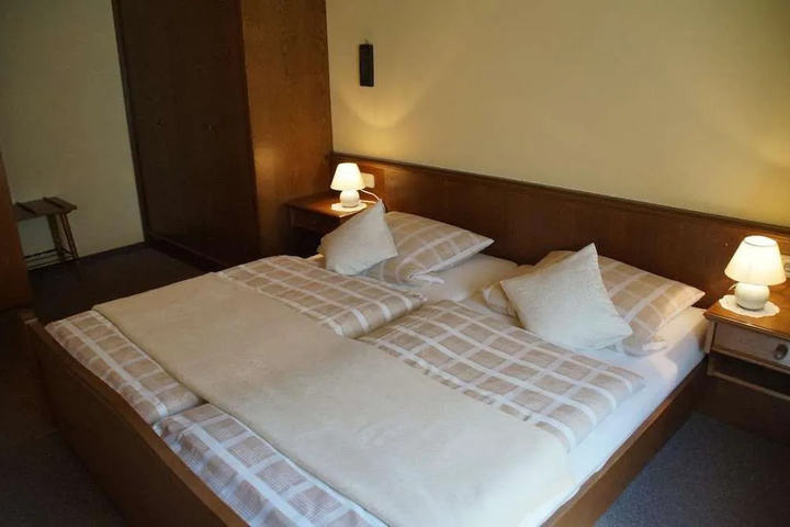 Room 2 of 18