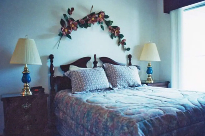 Room 5 of 8