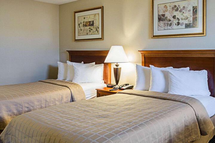 2 Double Beds (4 of 9)