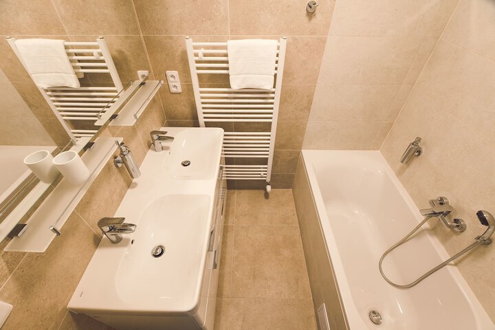 Room 16 of 26