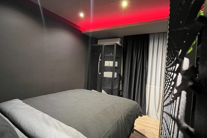 Room 6 of 28