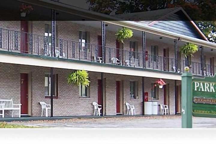 Exterior of Park Lake Motel