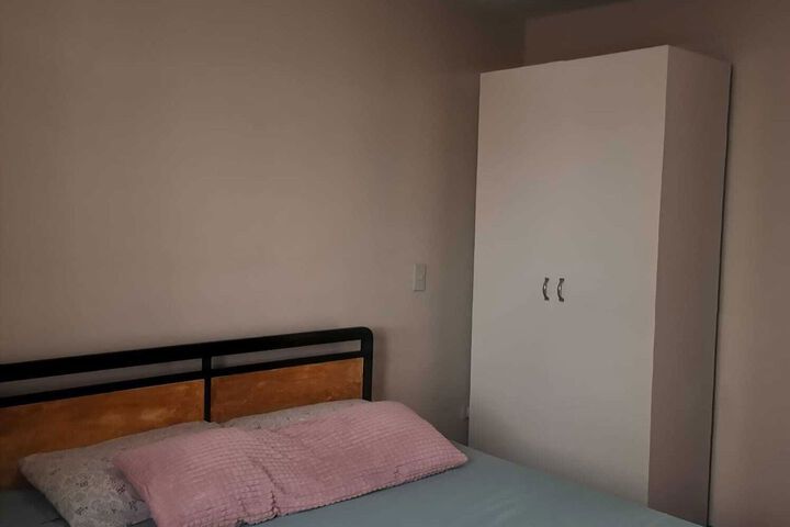 Room 4 of 7