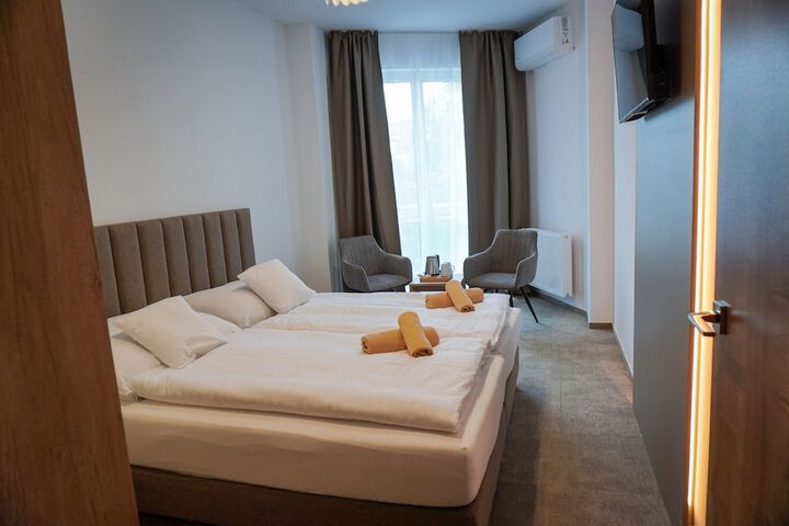 Room 15 of 76