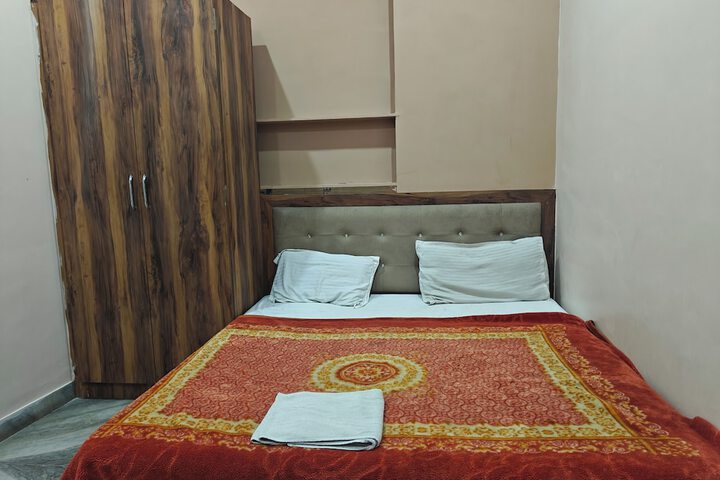 Room 11 of 21