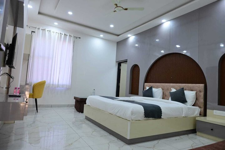 Room 10 of 24