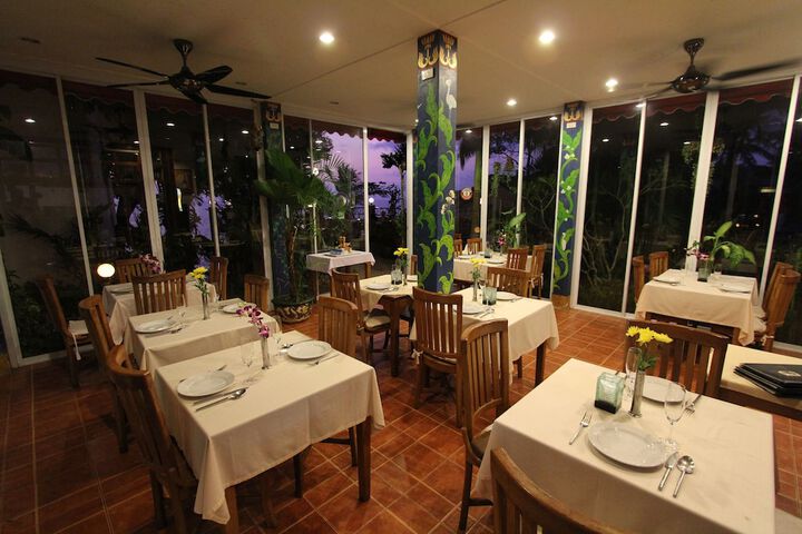 Dining 108 of 125