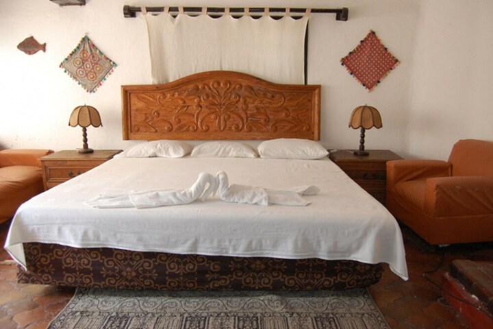 Room 8 of 18