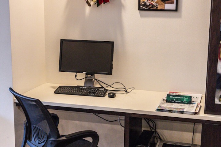 Business Center 56 of 61