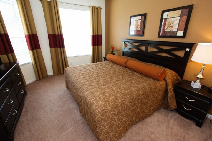 Room 6 of 32