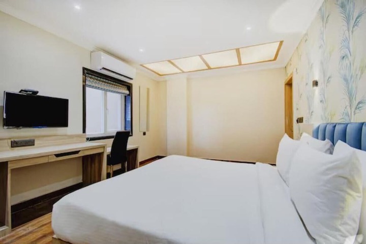 Room 5 of 6