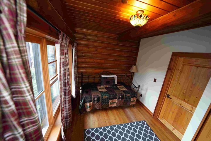 Room 36 of 241