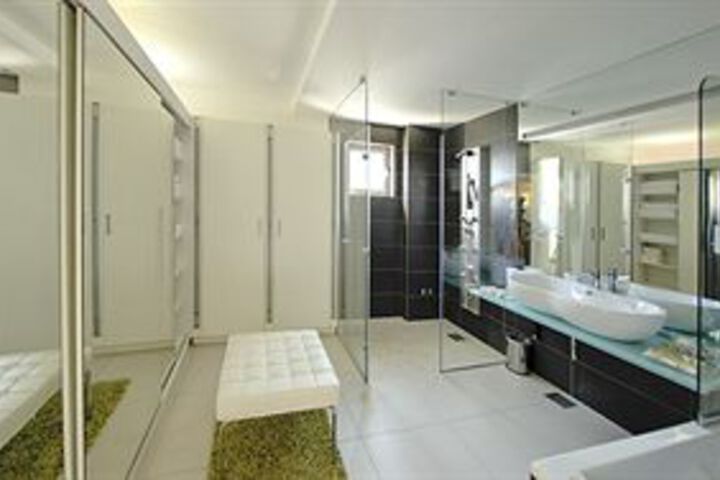 Room 3 of 18